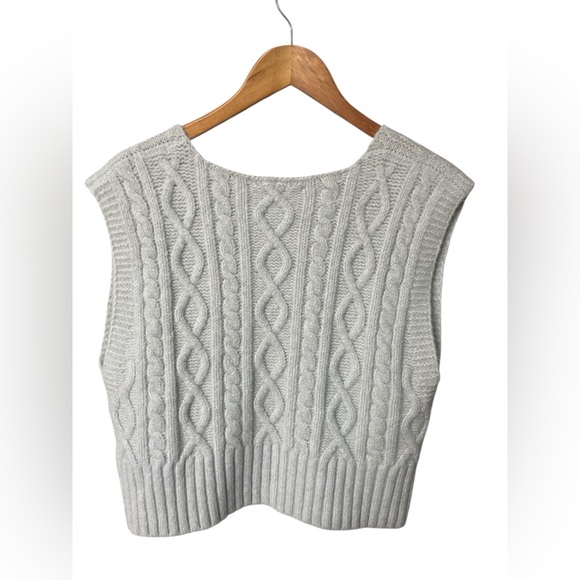 ZARA Light Gray Chunky Cable Knit Sweater Vest Women’s Size Small - Picture 4 of 6